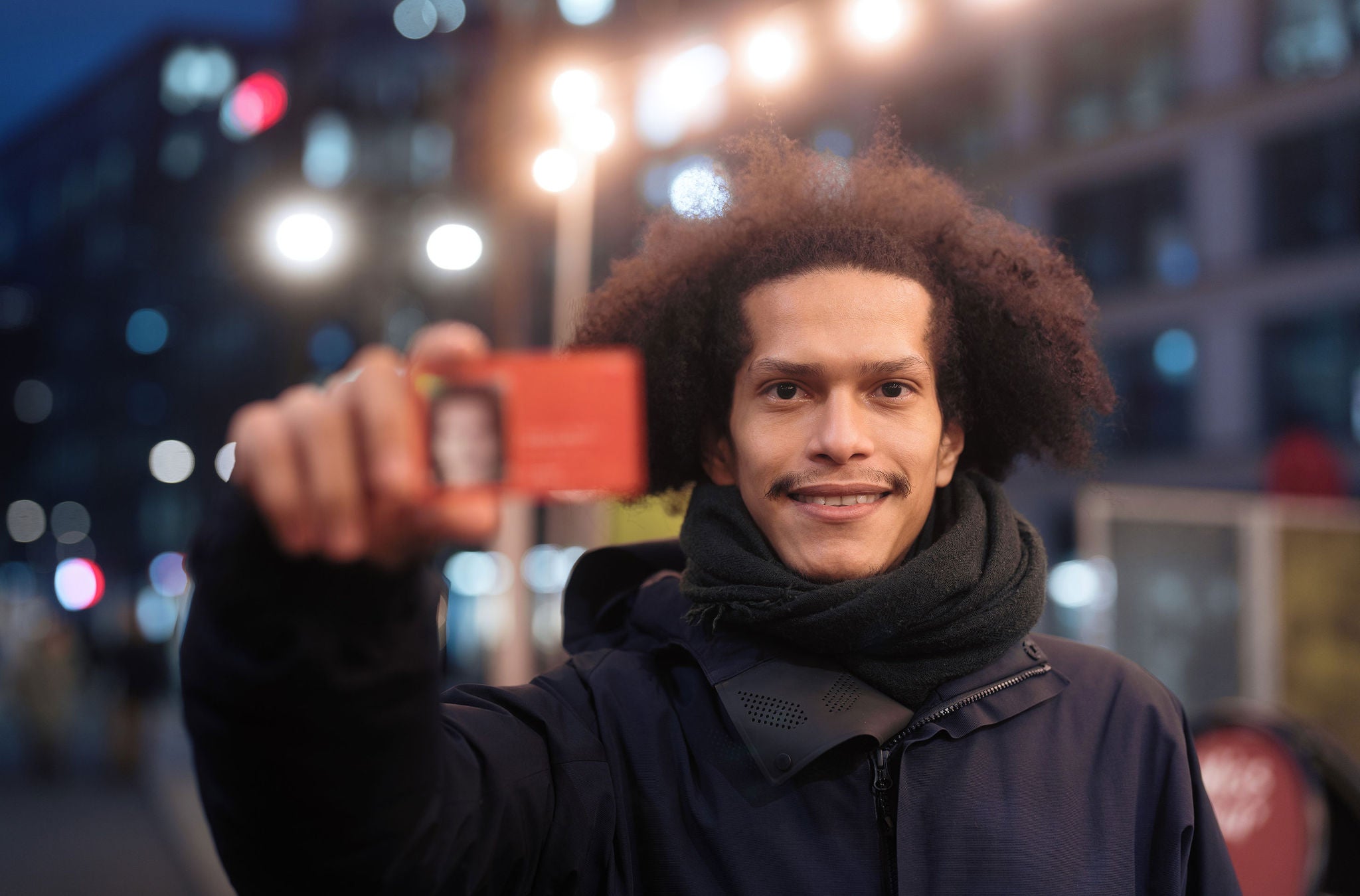 Junger Mann mit ZVV-Abo